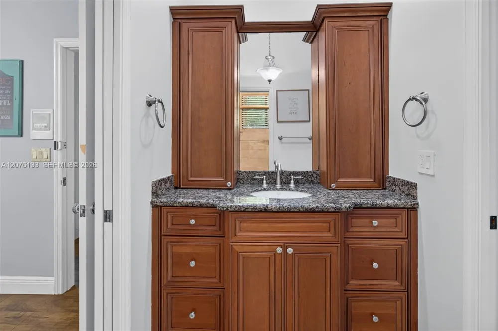 2725 Hunter Rd Weston, FL 33331