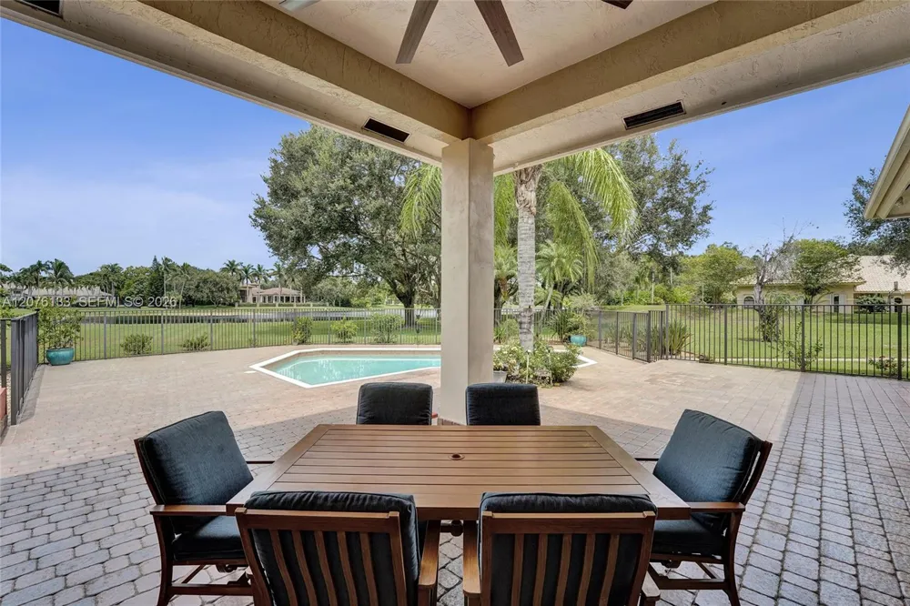 2725 Hunter Rd Weston, FL 33331