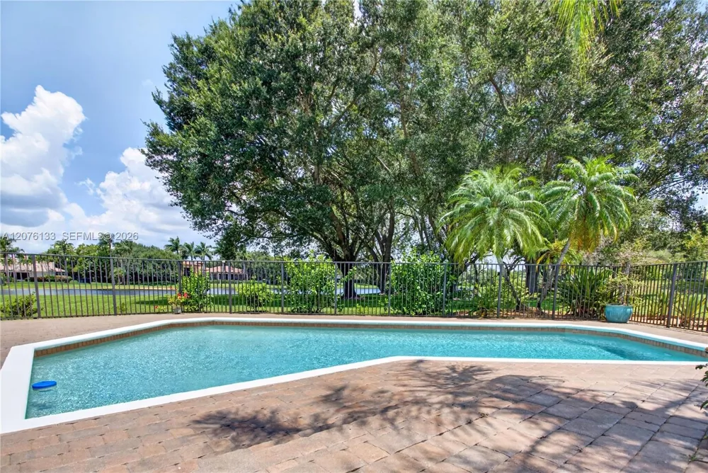 2725 Hunter Rd Weston, FL 33331