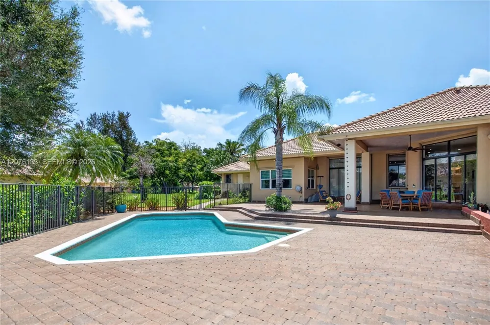 2725 Hunter Rd Weston, FL 33331