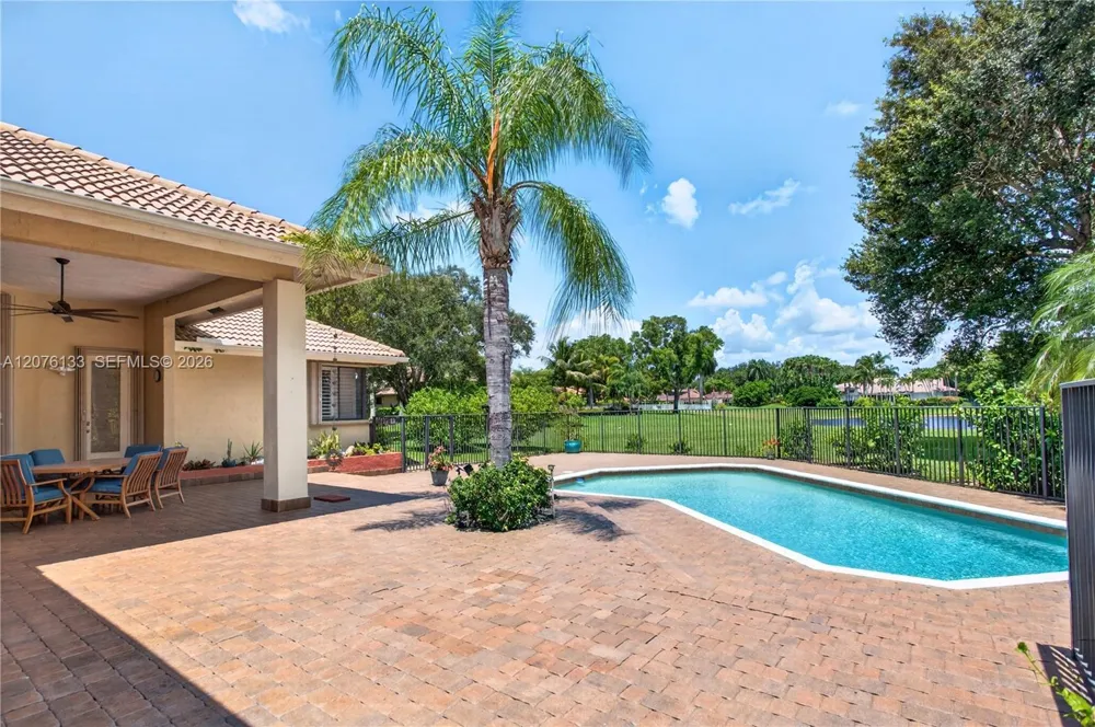 2725 Hunter Rd Weston, FL 33331
