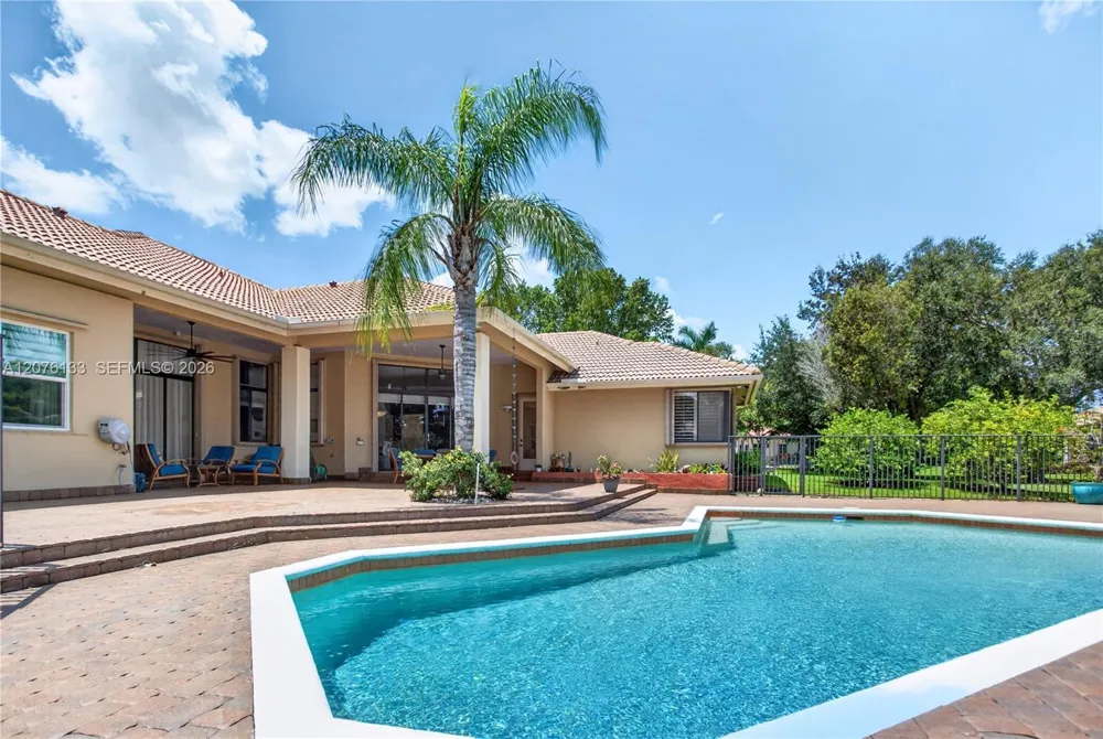 2725 Hunter Rd Weston, FL 33331