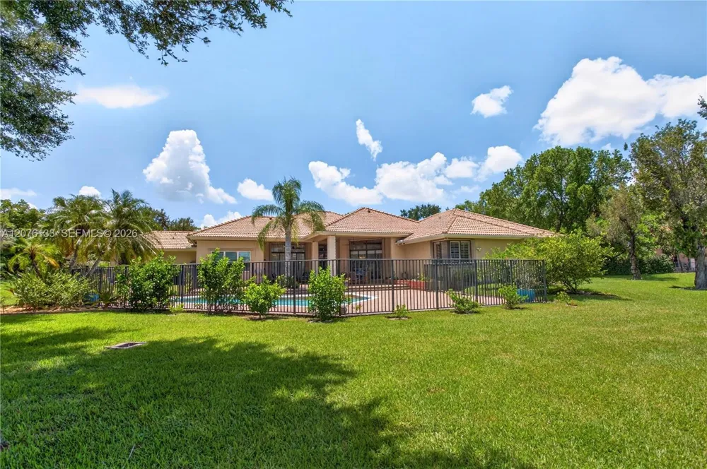 2725 Hunter Rd Weston, FL 33331