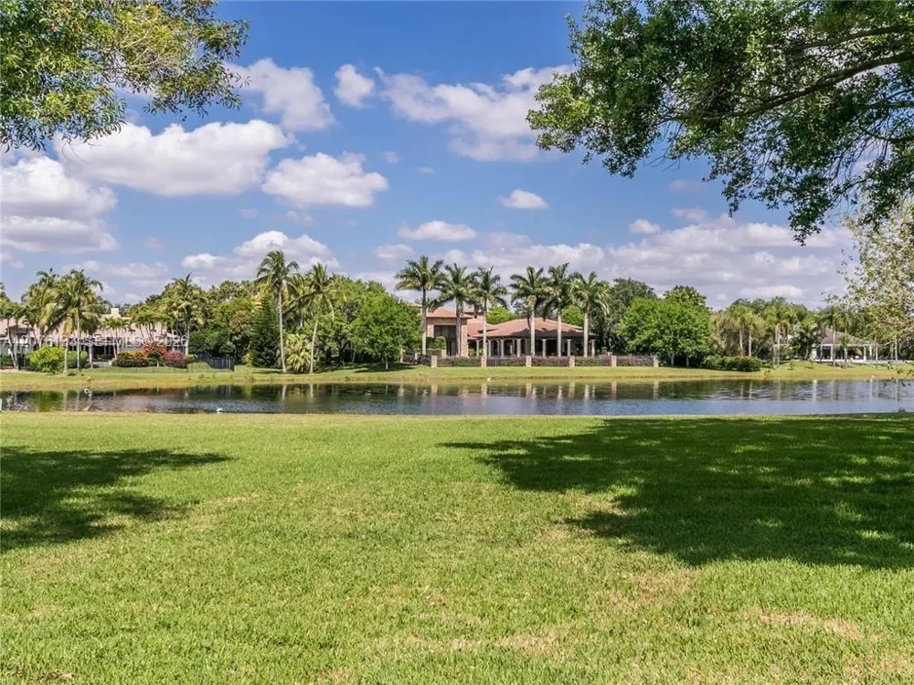 2725 Hunter Rd Weston, FL 33331