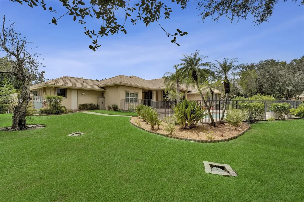 2725 Hunter Rd Weston, FL 33331