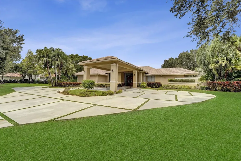 2725 Hunter Rd Weston, FL 33331