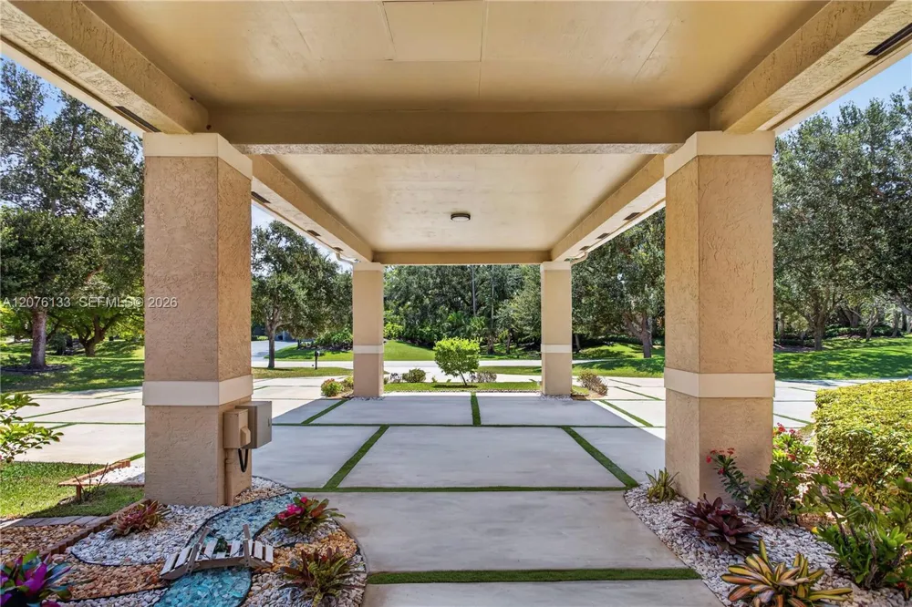 2725 Hunter Rd Weston, FL 33331