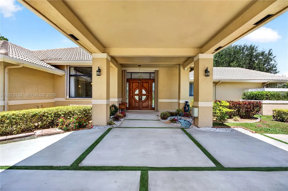 2725 Hunter Rd Weston, FL 33331
