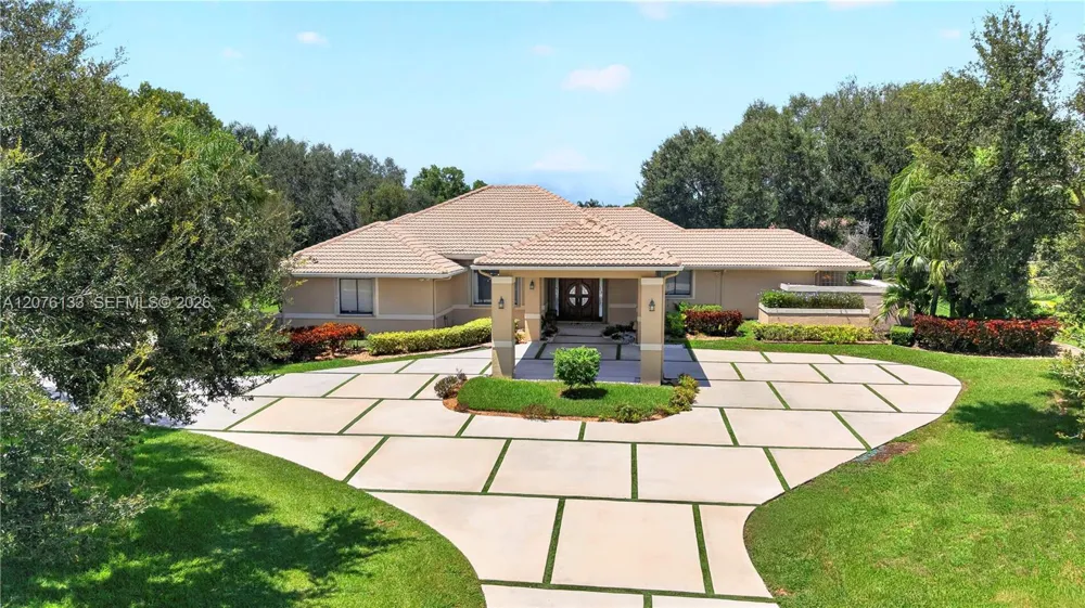 2725 Hunter Rd Weston, FL 33331