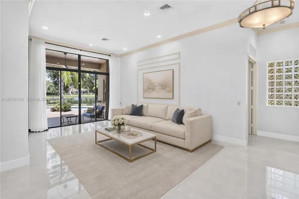 2725 Hunter Rd Weston, FL 33331
