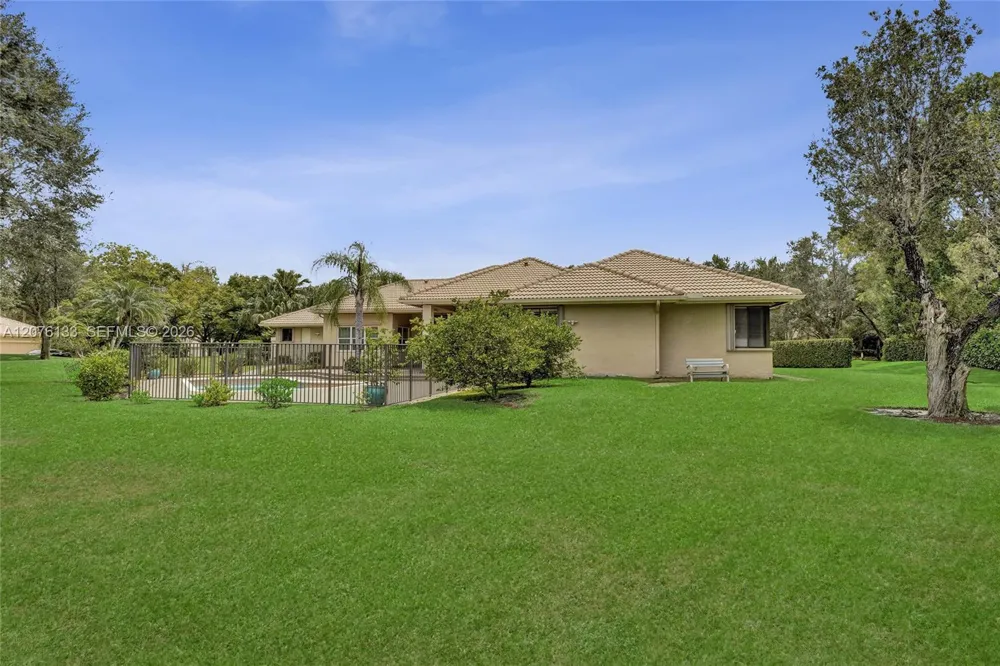 2725 Hunter Rd Weston, FL 33331
