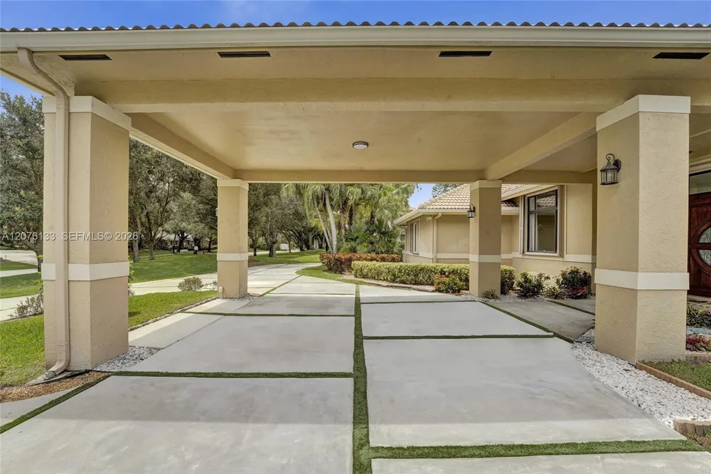 2725 Hunter Rd Weston, FL 33331