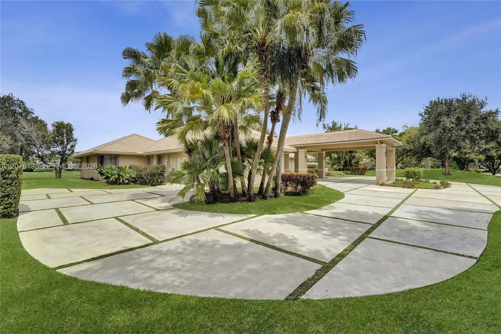 2725 Hunter Rd Weston, FL 33331