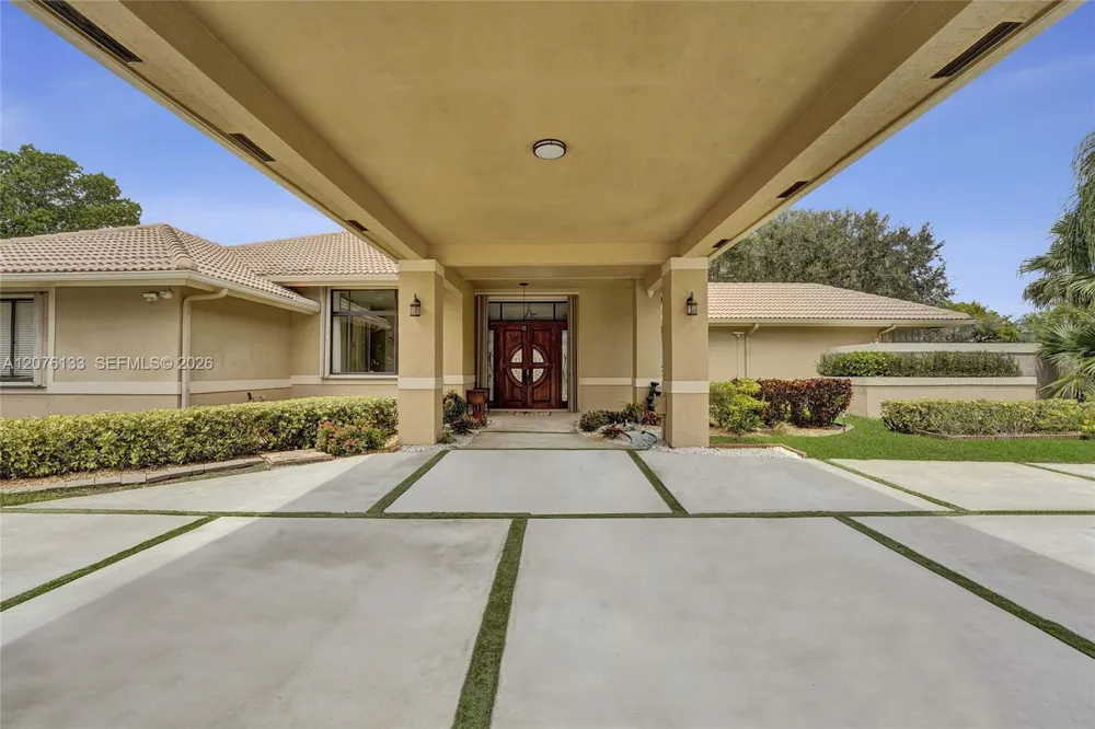 2725 Hunter Rd Weston, FL 33331