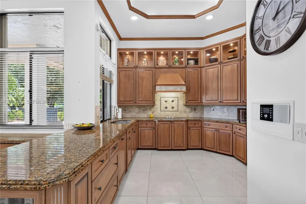 2725 Hunter Rd Weston, FL 33331
