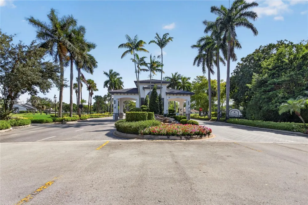 2725 Hunter Rd Weston, FL 33331