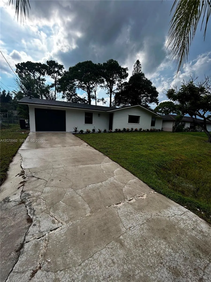 5701 Myrtle Dr Fort Pierce, FL 34982