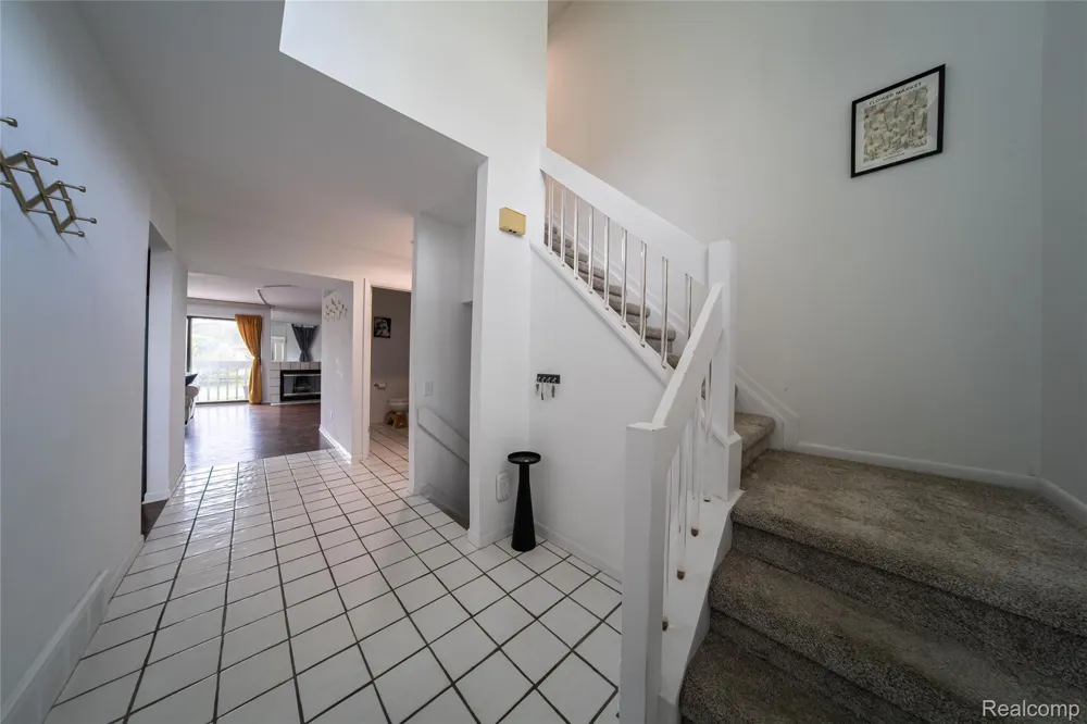 5590 Hillcrest Circle W West Bloomfield Charter Township, MI 48322