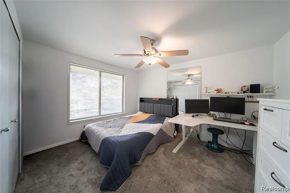 5590 Hillcrest Circle W West Bloomfield Charter Township, MI 48322