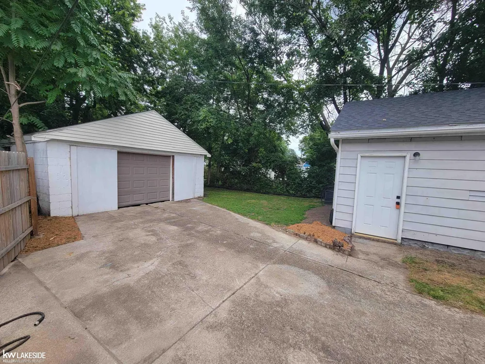 130 Meadle Street Mt Clemens City, MI 48083