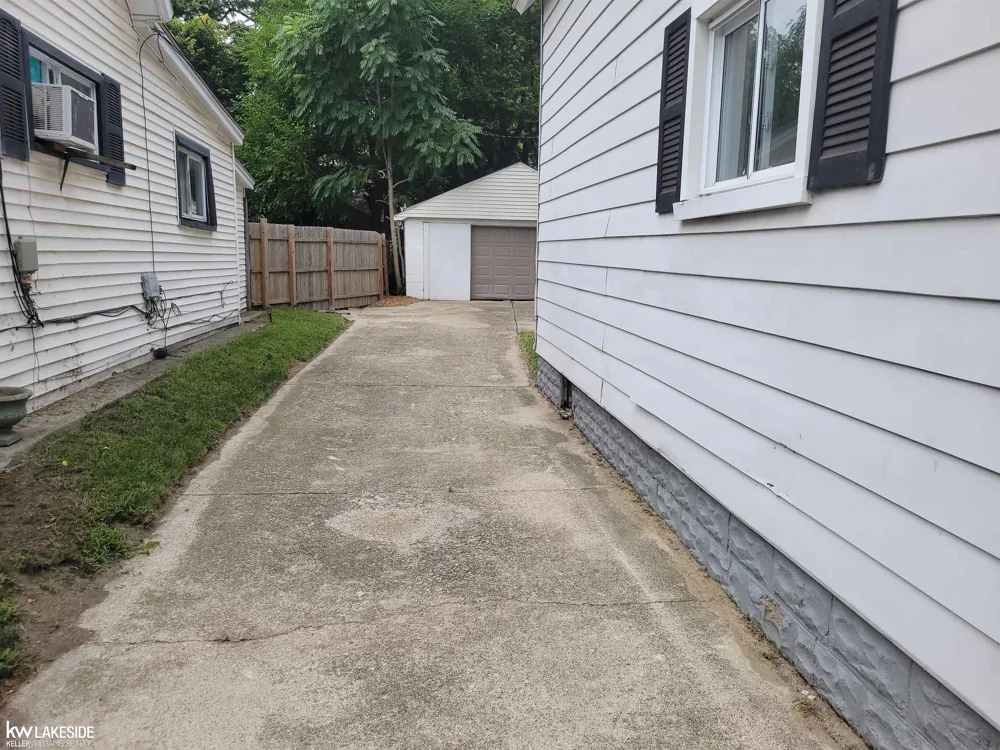 130 Meadle Street Mt Clemens City, MI 48083