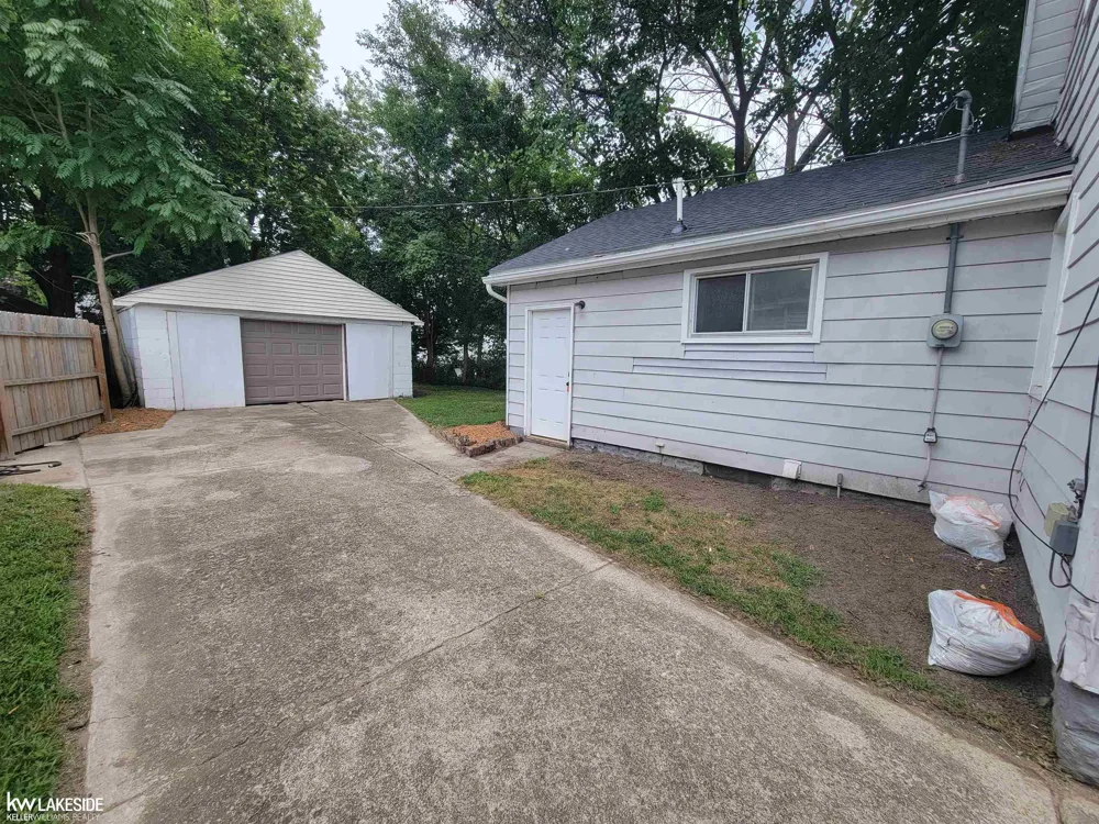 130 Meadle Street Mt Clemens City, MI 48083
