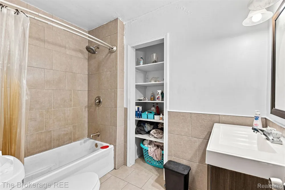9326 Orchard Court Richfield Township, MI 48423