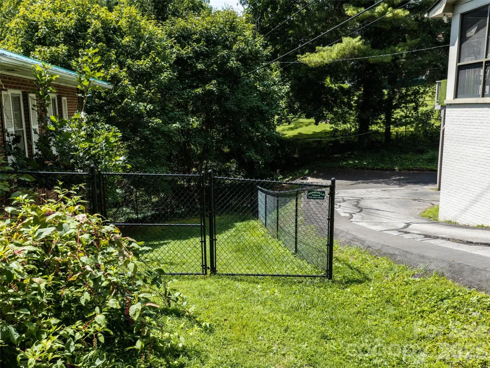 150 Stratford Road Asheville, NC 28804