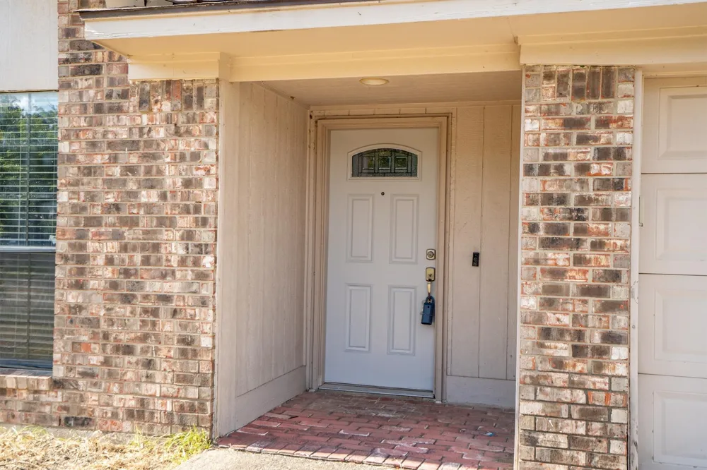 2717 W Oakdale Road Irving, TX 75060