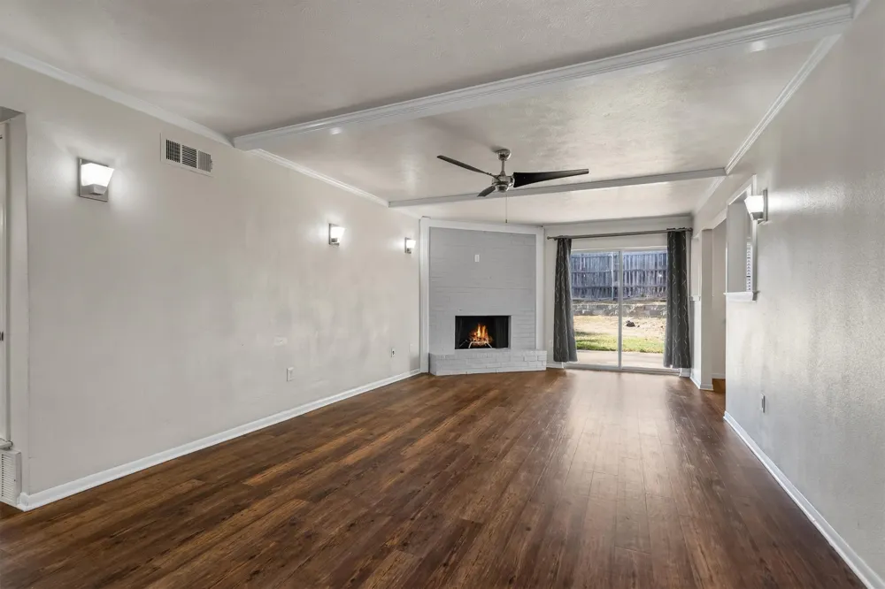 2717 W Oakdale Road Irving, TX 75060