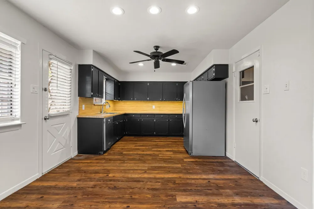 2717 W Oakdale Road Irving, TX 75060