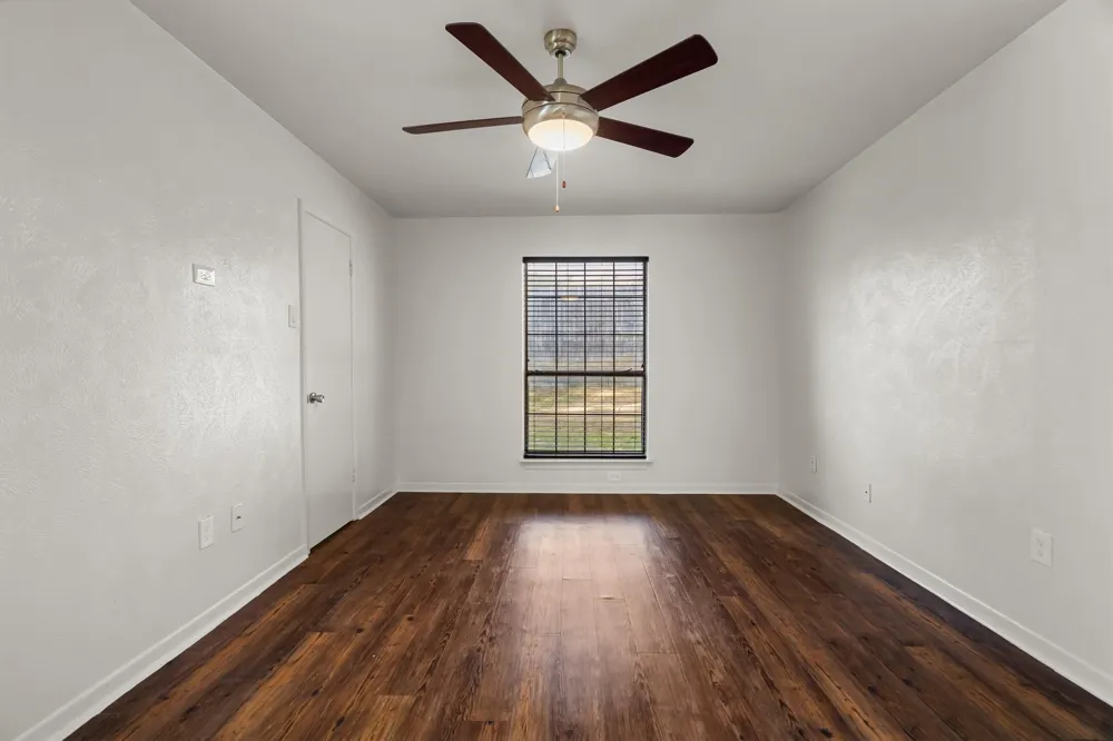 2717 W Oakdale Road Irving, TX 75060