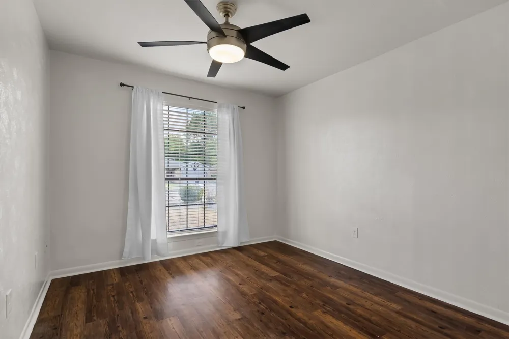 2717 W Oakdale Road Irving, TX 75060