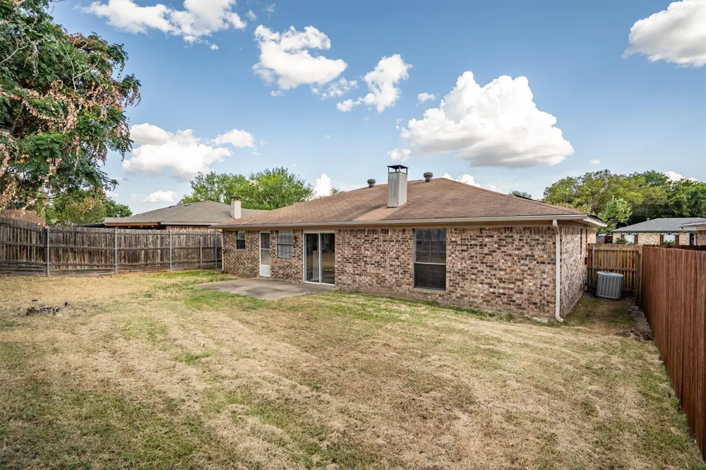 2717 W Oakdale Road Irving, TX 75060