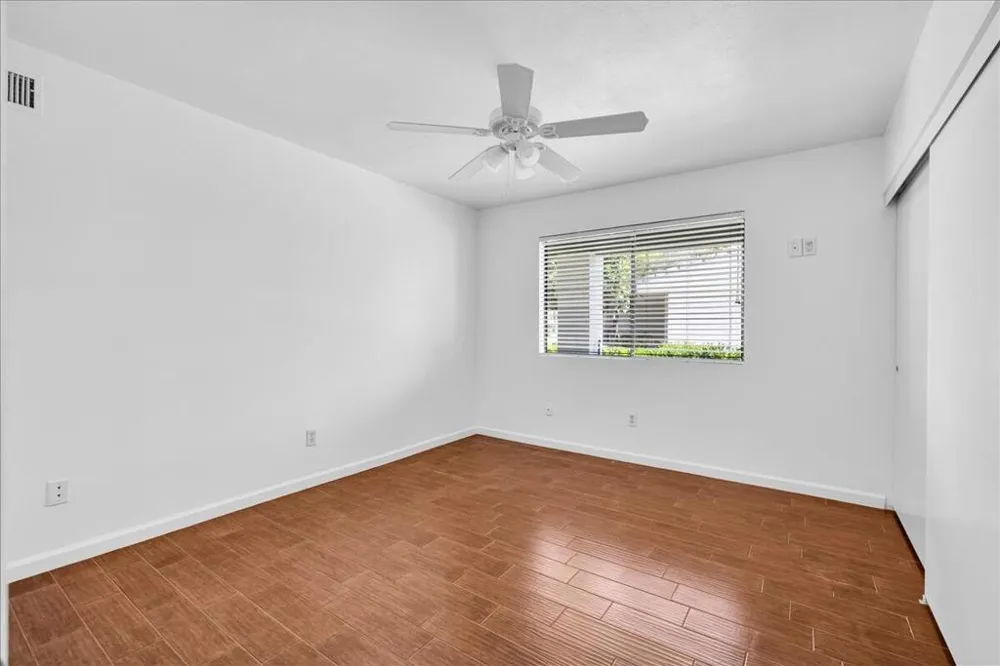 1957 Grand Bahama Drive E Palm Springs, CA 92264