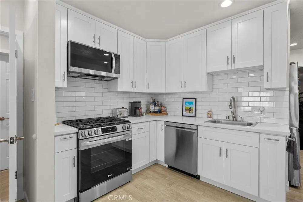 7941 Lemona Avenue Panorama City, CA 91402