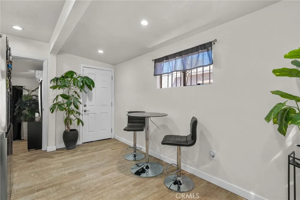 7941 Lemona Avenue Panorama City, CA 91402