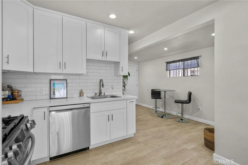 7941 Lemona Avenue Panorama City, CA 91402