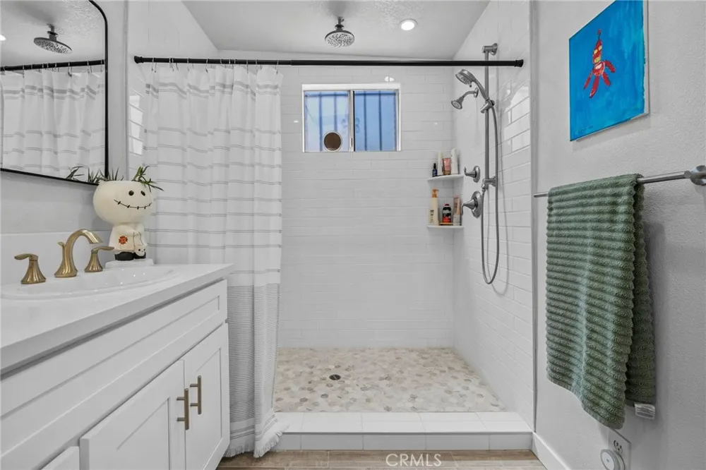 7941 Lemona Avenue Panorama City, CA 91402