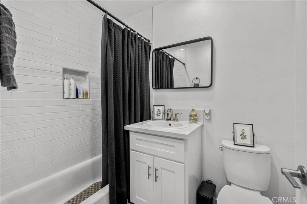 7941 Lemona Avenue Panorama City, CA 91402