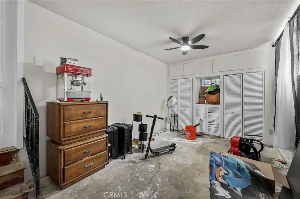 7941 Lemona Avenue Panorama City, CA 91402