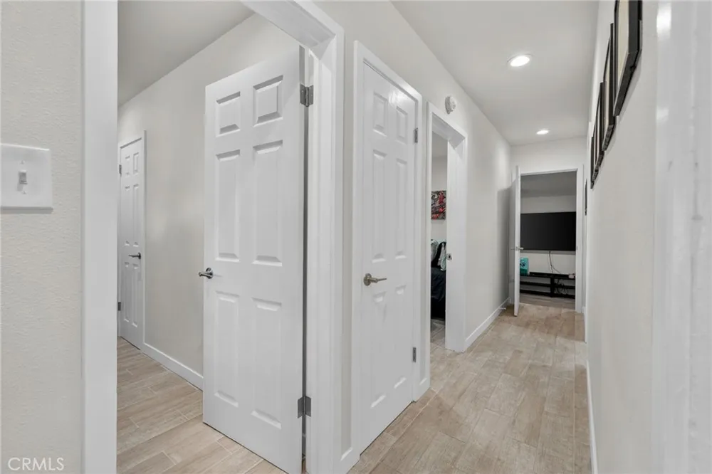7941 Lemona Avenue Panorama City, CA 91402