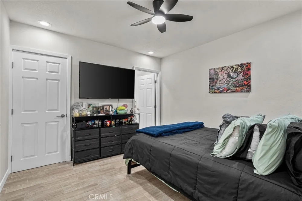 7941 Lemona Avenue Panorama City, CA 91402