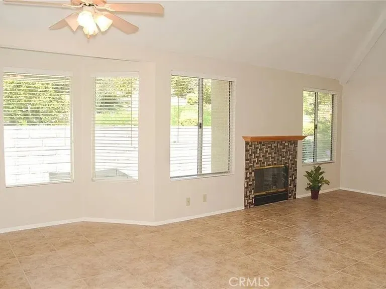 22919 Banyan Saugus, CA 91390