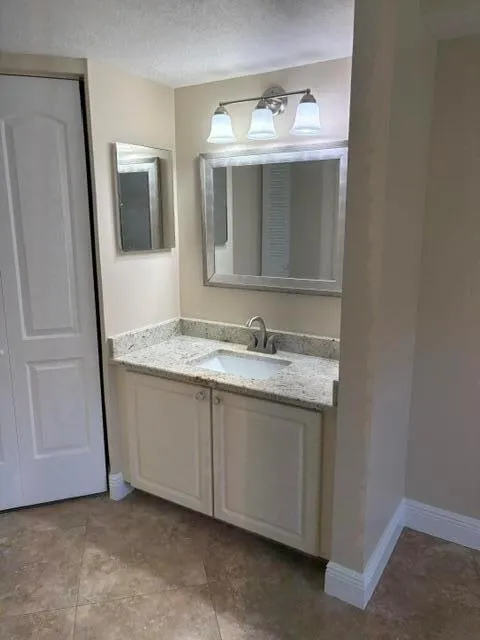 1035 LAKE SHORE DRIVE #103 Lake Park, FL 33403