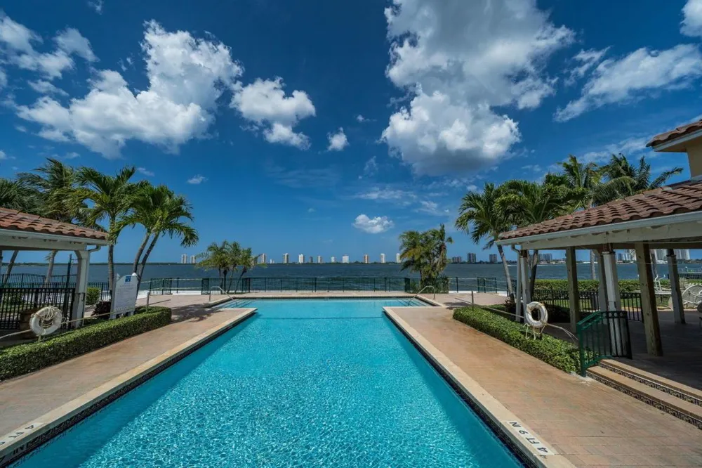 1035 LAKE SHORE DRIVE #103 Lake Park, FL 33403