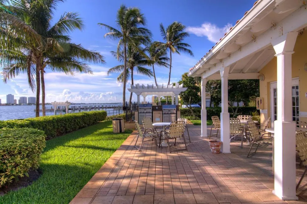 1035 LAKE SHORE DRIVE #103 Lake Park, FL 33403