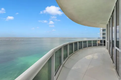 15811 Collins Ave #3001