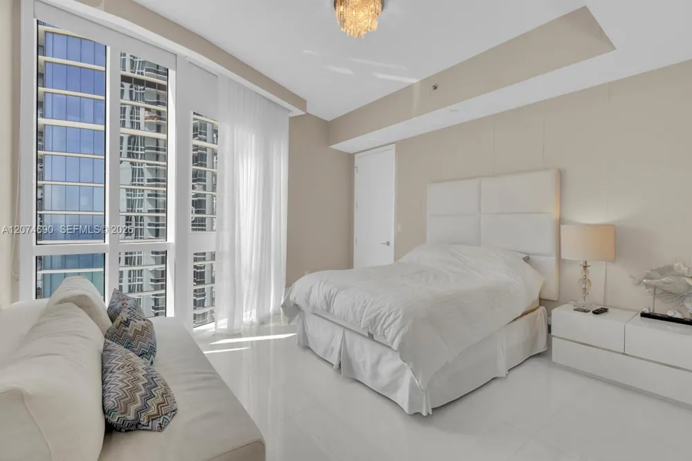15811 Collins Ave #3001 Sunny Isles Beach, FL 33160