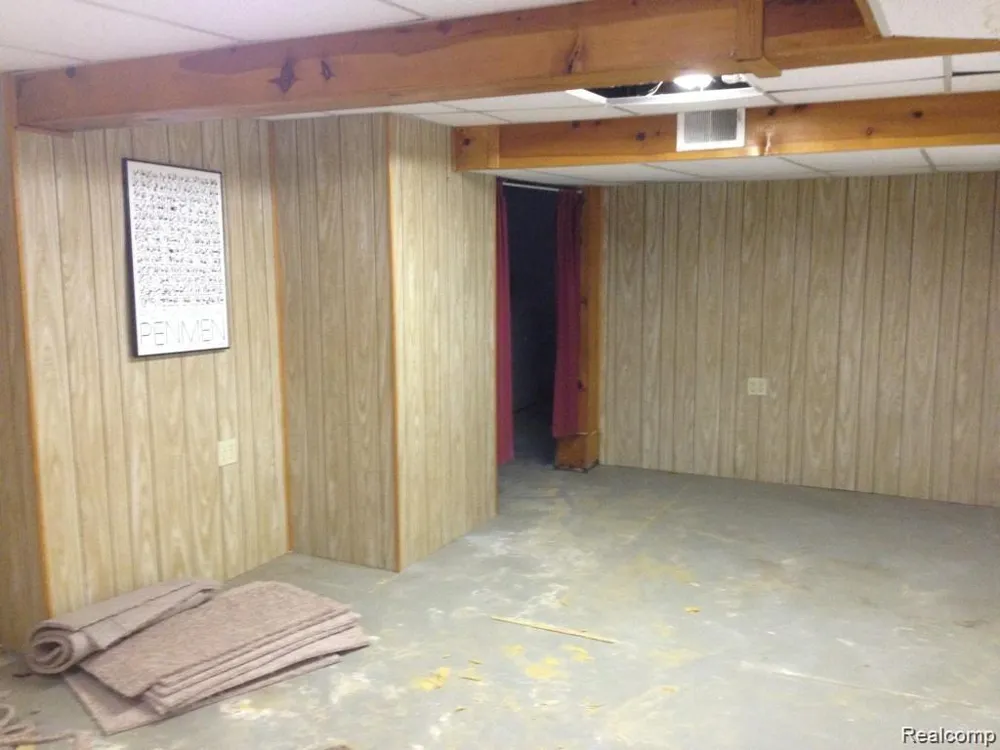 1661 WIMBLEDON Walled Lake City, MI 48390